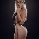 miss.blondiie_free from onlyfans